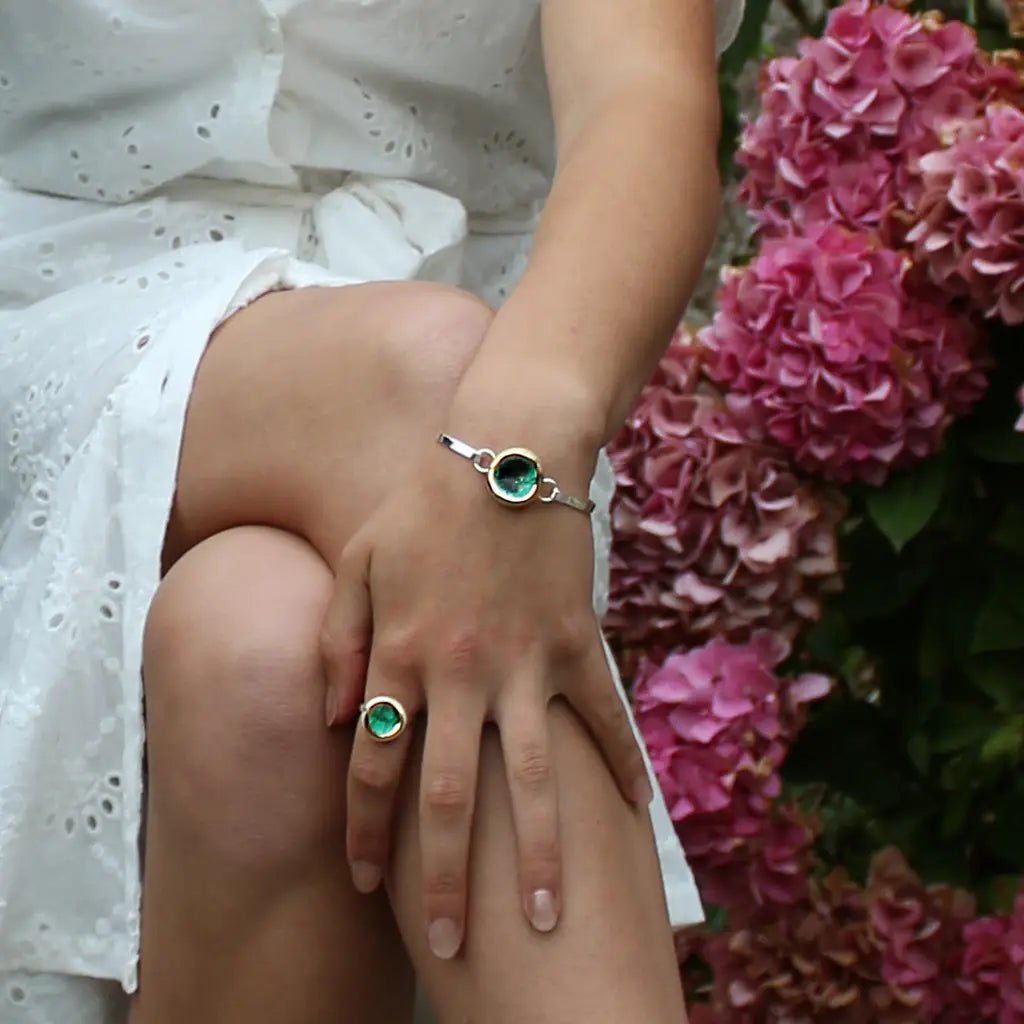 Laguna Verde Bangle – Emerald Glass & Silver - Plated Round Design - SALVESSA